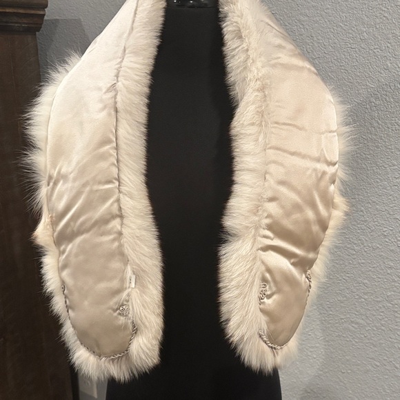 Saga Furs Elegant Beige Fur Wrap - Picture 2 of 5